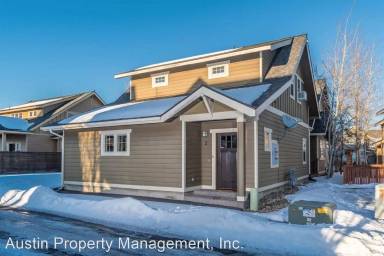 Main picture of 637 NW Compass Ln