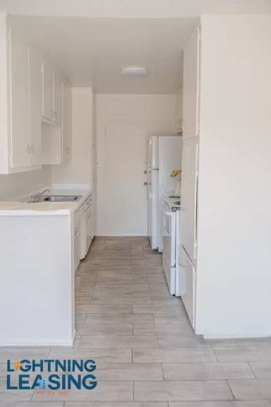 Main picture of 915 N Wilton Pl