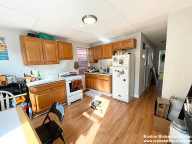 Main picture of 1572 Tremont St