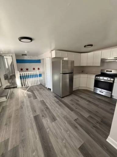 Main picture of 3004 S Archer Ave