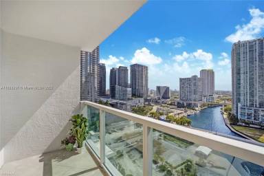 Main picture of Brickell on the River