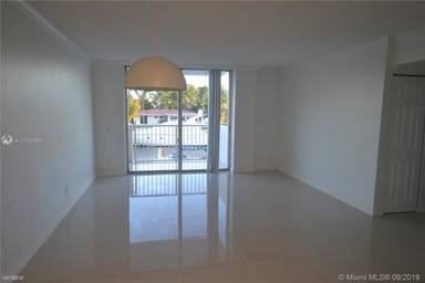 Main picture of 2020 NE 135th St