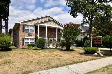 Main picture of 17 E Maple Ave