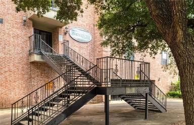 Main picture of 2401 Leon St