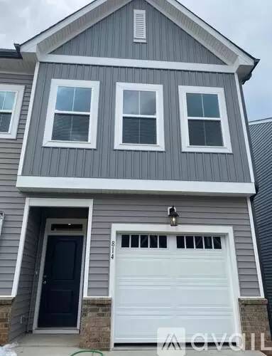 Main picture of 814 Oak Center Dr