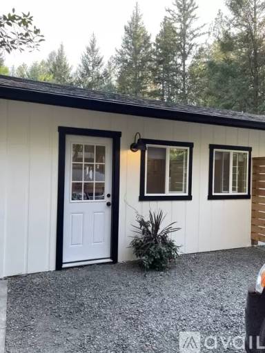 Main picture of 207 College Dr