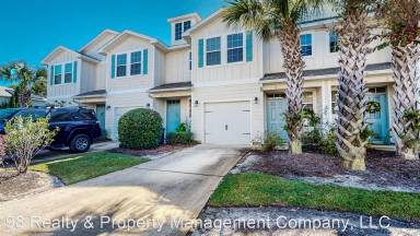 Main picture of 17 W Shady Oaks Ln