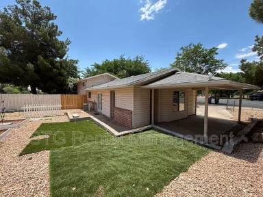 Main picture of 696 N 600 W