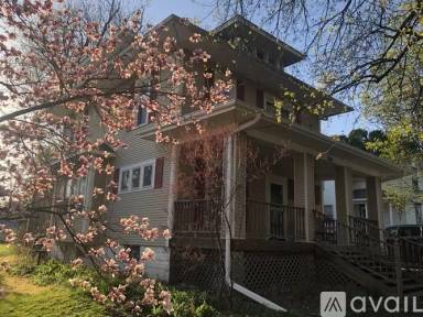 Main picture of 326 N 4th St