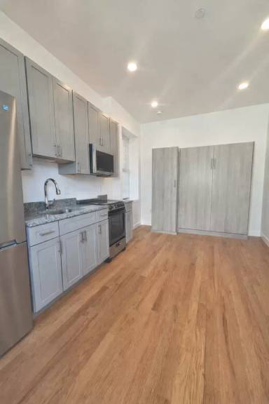 Main picture of 165 Hawthorne St