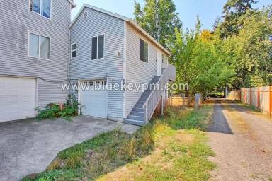 Main picture of 5609 SE 117th Ave