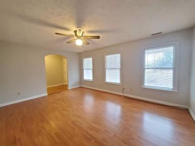 Main picture of 866 Melody Ln