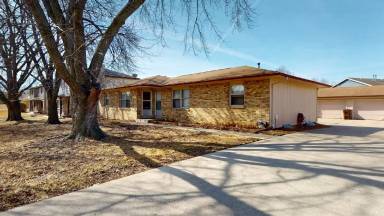 Main picture of 2311 Prairie View East