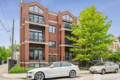 Main picture of 2215 W Augusta Blvd