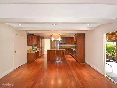 Main picture of 914 Dartmouth Way