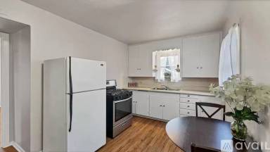 Main picture of 838 W Coll St