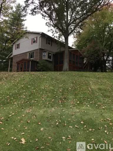 Main picture of 10449 Hillside Rd