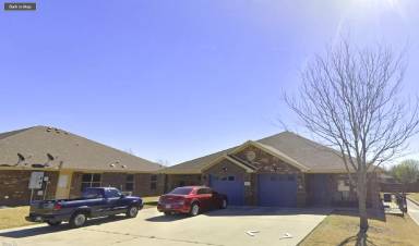 Main picture of 904 Safari Dr