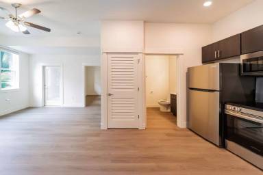 Main picture of 1600 SE Lava Dr