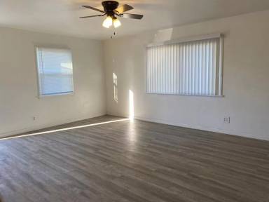 Main picture of 14654 Polk St