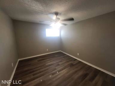 Main picture of 1706 Charleston Dr