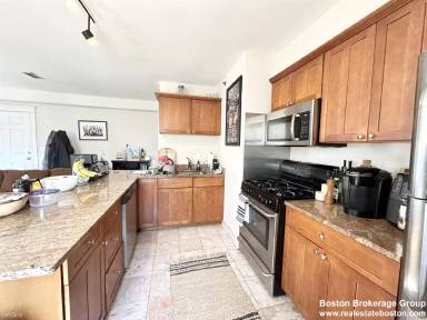 Main picture of 916 Dorchester Ave