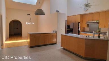 Main picture of 3523 S Cochran Ave