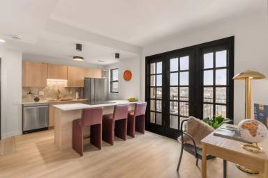 Main picture of 4166 Lindell Blvd