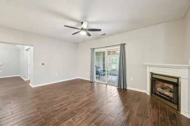Main picture of 2822 E 127th St