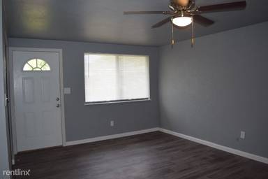 Main picture of 108 Wood Ct