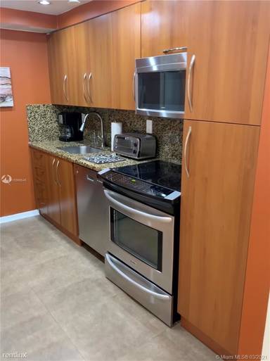 Main picture of 1035 West Ave