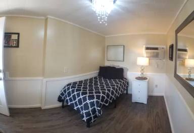 Main picture of 1305 N Superior Ave