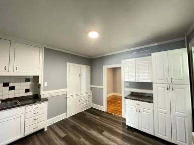 Main picture of 561 Silver St