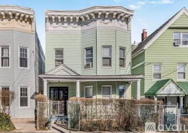 Main picture of 431 S 2nd Ave