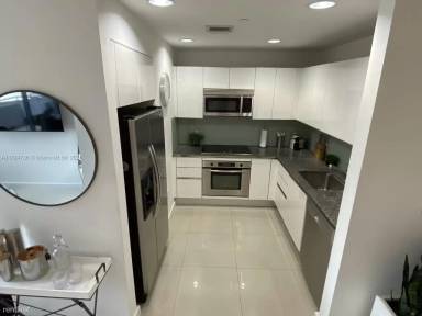 Main picture of 1050 Tower