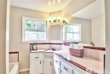 Main picture of 2942 Mary St