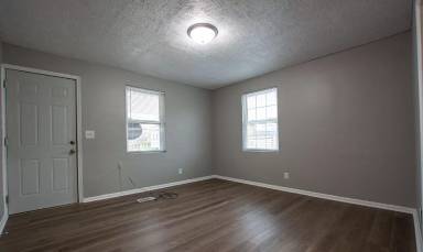 Main picture of 5205 S 21st St