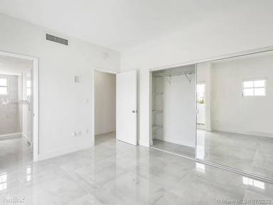 Main picture of 411 SW 37th Ave