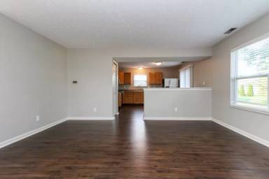 Main picture of 5885 Gadsen Dr
