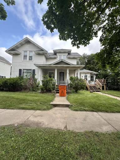 Main picture of 526 W Grand Ave