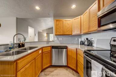 Main picture of 931 N Goldenrod Ct