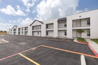 Main picture of 820 E Cedar Ave