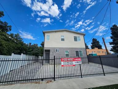 Main picture of 319 W 56th St