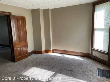 Main picture of 909 W Market St
