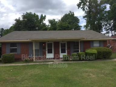 Main picture of 935 Pembrook Dr