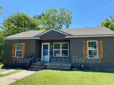 Main picture of 3600 Maple Ave