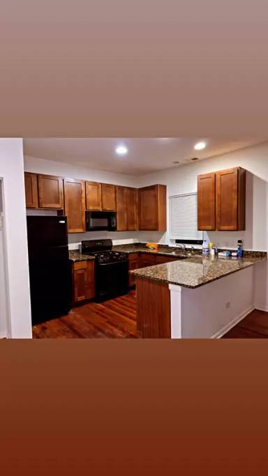 Main picture of 8036 S Kingston Ave