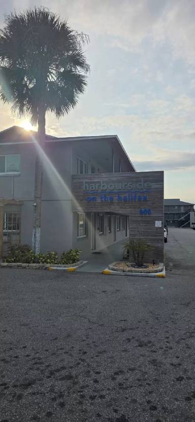 Main picture of 900 S Peninsula Dr