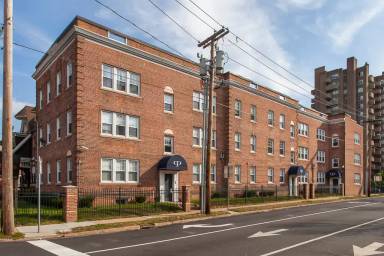 Main picture of 17 Howe St