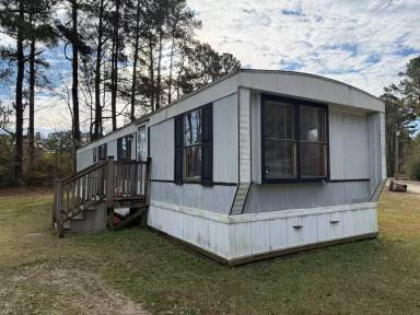 Main picture of 631 Holly Shelter Rd
